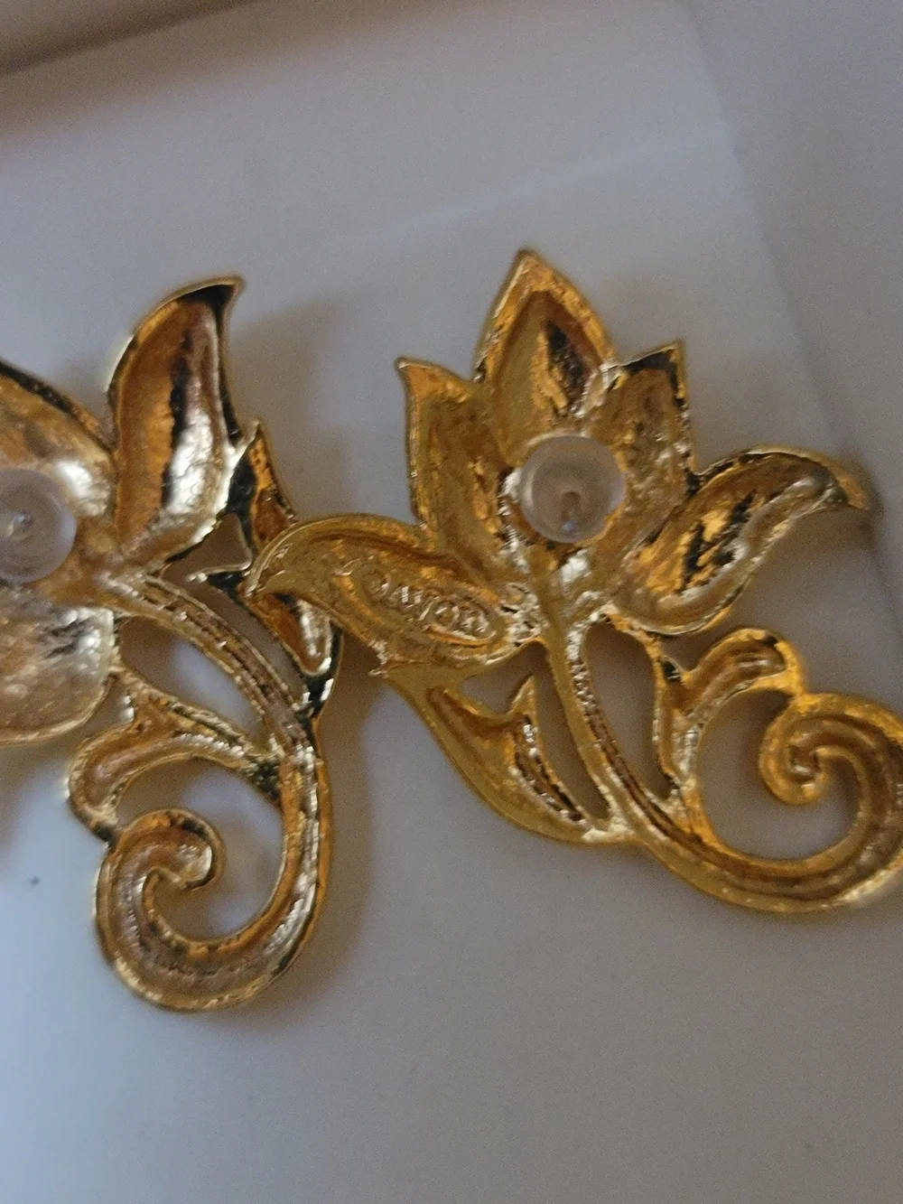 Avon 1995 Gold Floral Statement Necklace & Clip Earrings Set